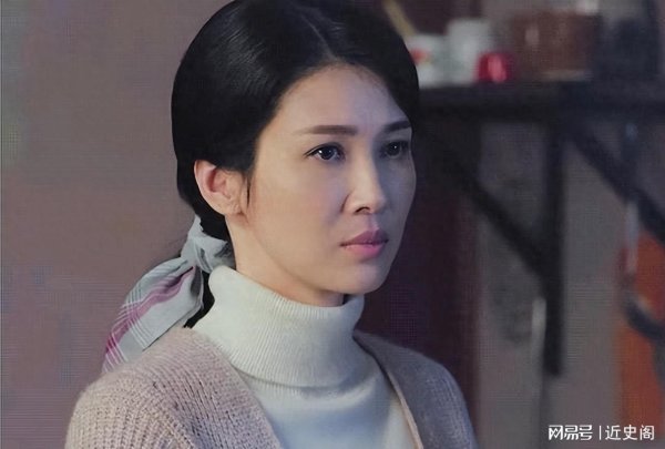 宇奇配资 为了嫁50亿富豪，狠心抛弃同居5年的周一围，现今她却活成了笑话