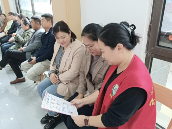 贝格富 李营街道凤苑社区开展“守护心灵家园 共筑幸福社区”宣传活动